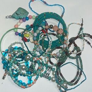 Lot of 20 vintage y2k beaded bracelets blue and teal